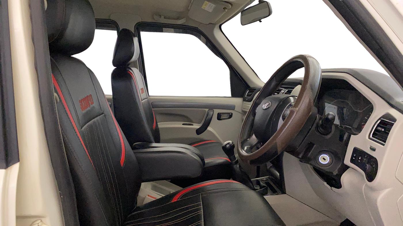 2020 Mahindra Scorpio S9, Diesel, Manual, 1,40,132 km, Right Side Front Door Cabin