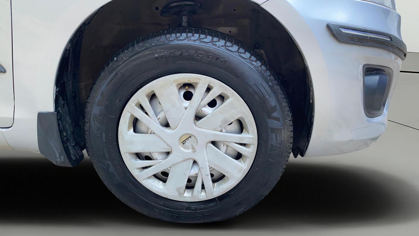 2014 Maruti Swift Dzire LXI, CNG, Manual, 67,340 km, Right Front Wheel