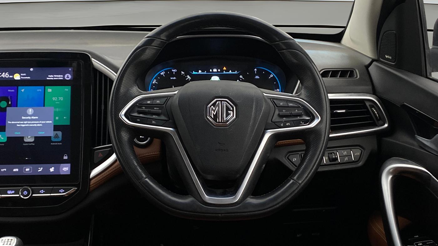 2021 MG HECTOR PLUS SHARP 2.0 DIESEL TURBO MT 6-STR, Diesel, Manual, 1,00,349 km, Steering Wheel Close Up
