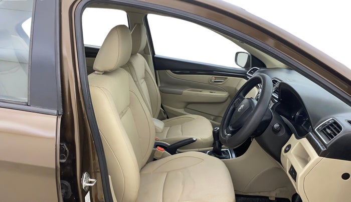 2015 Maruti Ciaz ZDI SHVS, Diesel, Manual, 80,109 km, Right Side Front Door Cabin