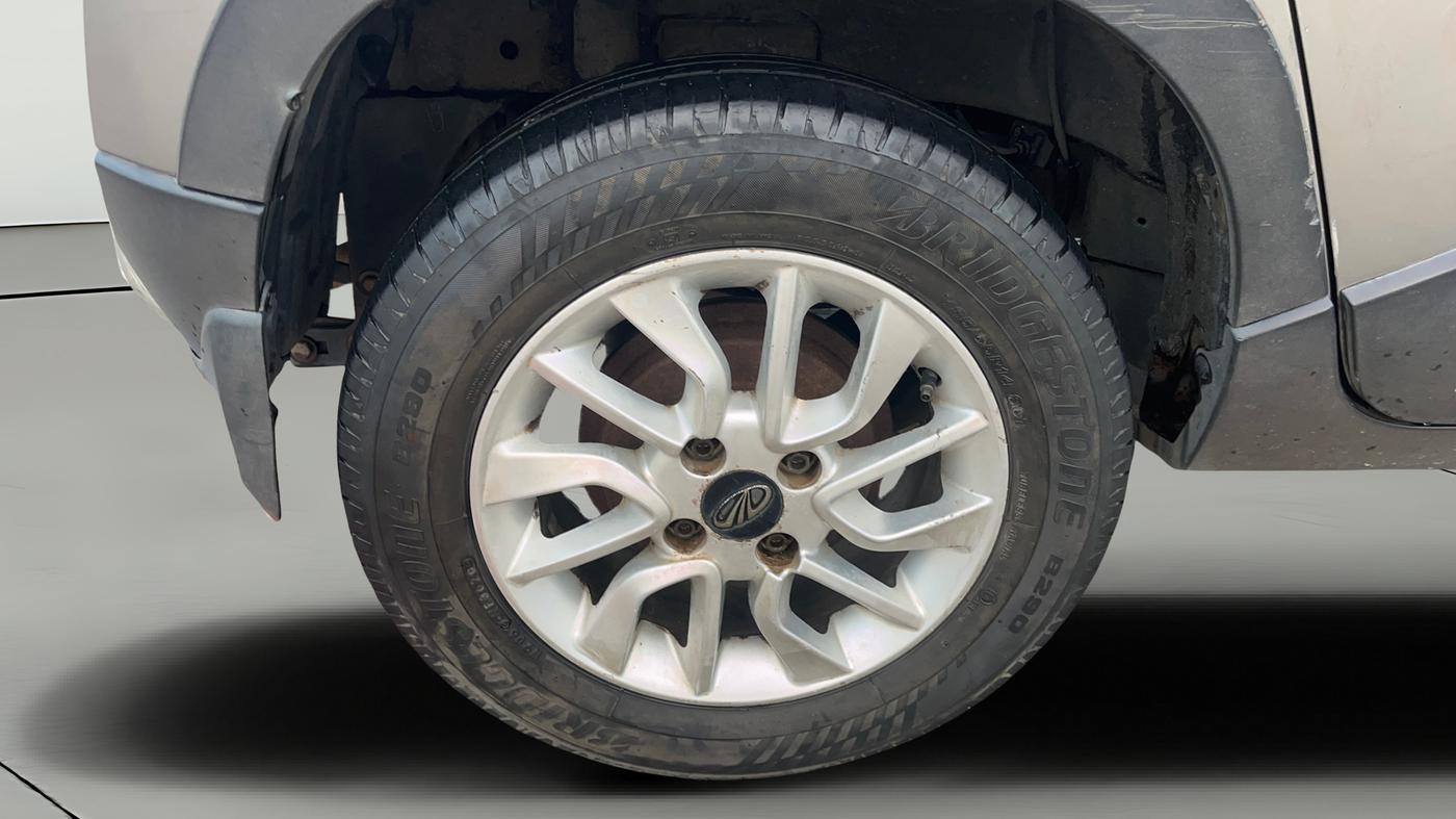 2016 Mahindra Kuv100 K8 D 6 STR, Diesel, Manual, 1,05,756 km, Right Rear Wheel