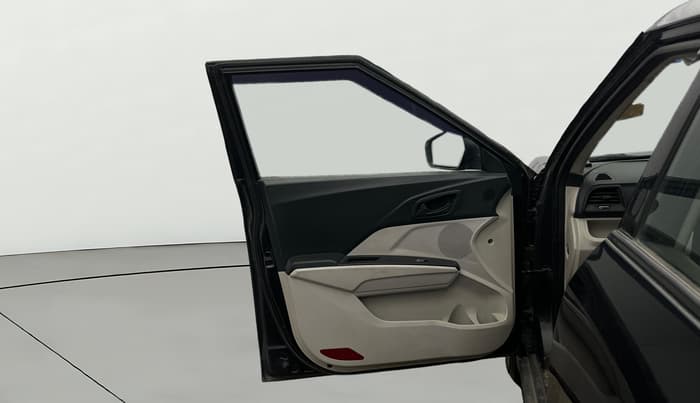 2021 Mahindra XUV300 W4 1.2 PETROL, Petrol, Manual, 63,929 km, LHS Front Door