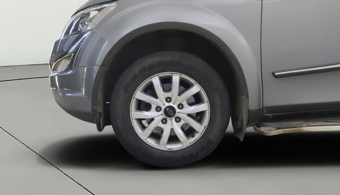 2015 Mahindra XUV500 W10, Diesel, Manual, 1,39,711 km, Left Front Wheel