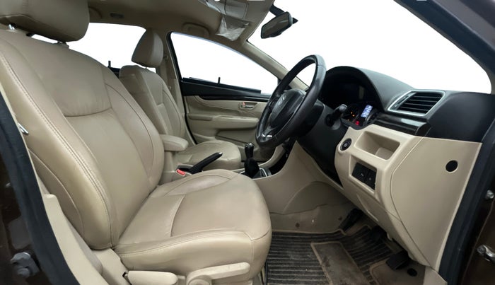 2016 Maruti Ciaz ZXI+, Petrol, Manual, 34,669 km, Right Side Front Door Cabin