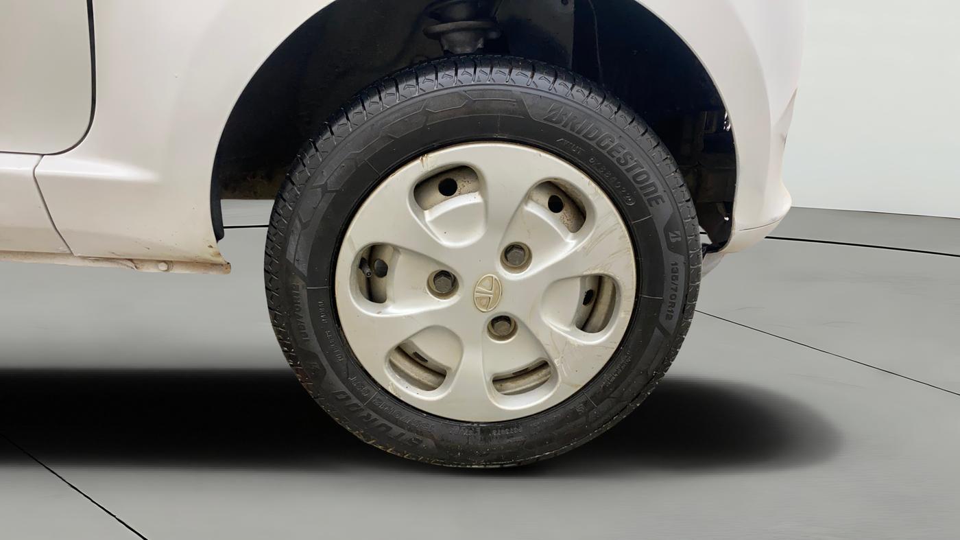 2015 Tata Nano TWIST XTA, Petrol, Automatic, 46,267 km, Right Front Wheel
