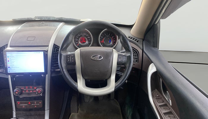 2014 Mahindra XUV500 W8, Diesel, Manual, 1,41,065 km, Steering Wheel Close Up