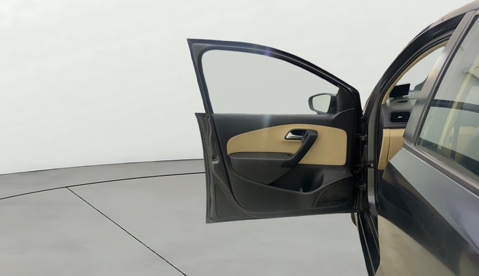 2016 Volkswagen Ameo COMFORTLINE 1.2L, Petrol, Manual, 98,673 km, LHS Front Door