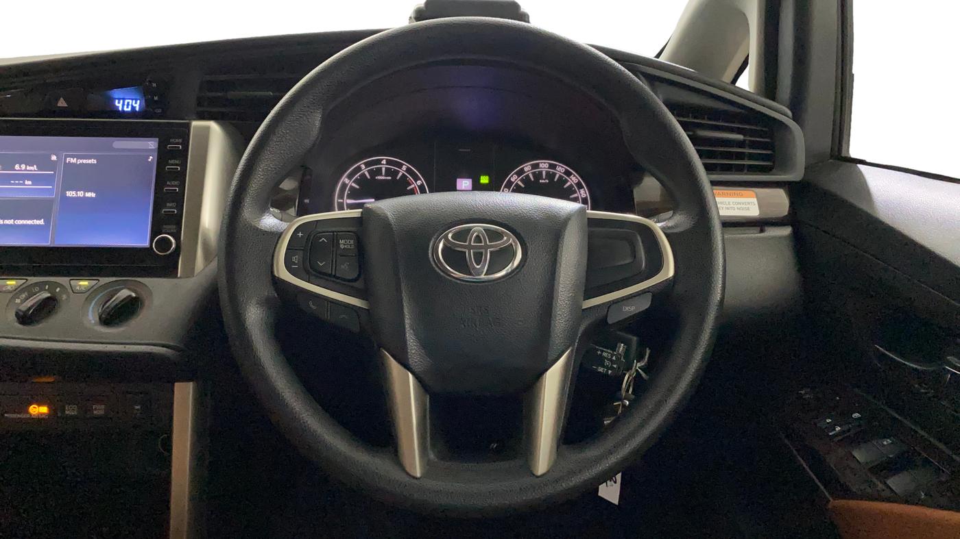 2022 Toyota Innova Crysta 2.7 GX AT 7 STR, Petrol, Automatic, 28,249 km, Steering Wheel Close Up