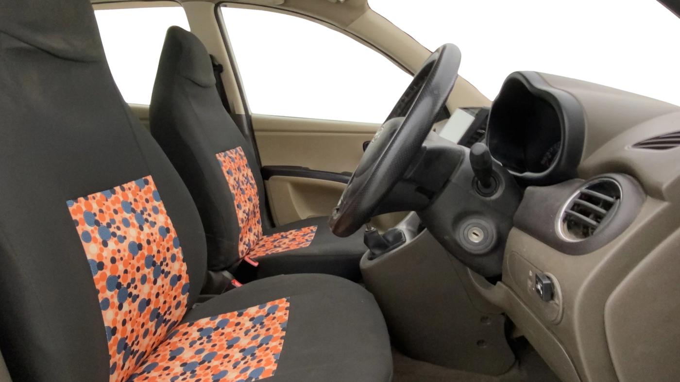 2013 Hyundai i10 MAGNA 1.1, CNG, Manual, 1,06,698 km, Right Side Front Door Cabin