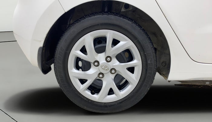 2017 Hyundai Grand i10 MAGNA 1.2 KAPPA VTVT CNG, CNG, Manual, 1,01,933 km, Right Rear Wheel