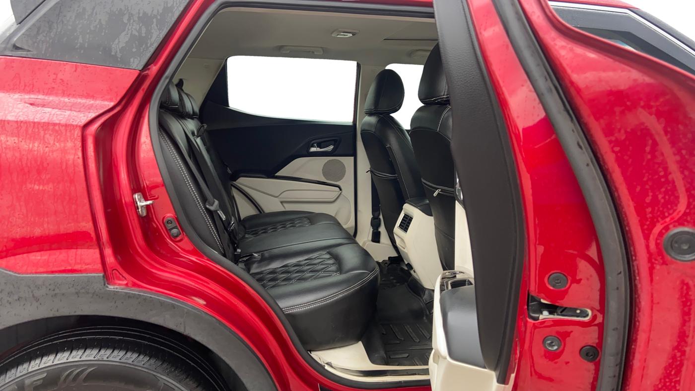 2024 Mahindra XUV 3XO AX5L 1.2 TGDi AT, Petrol, Automatic, 25,503 km, Right Side Rear Door Cabin