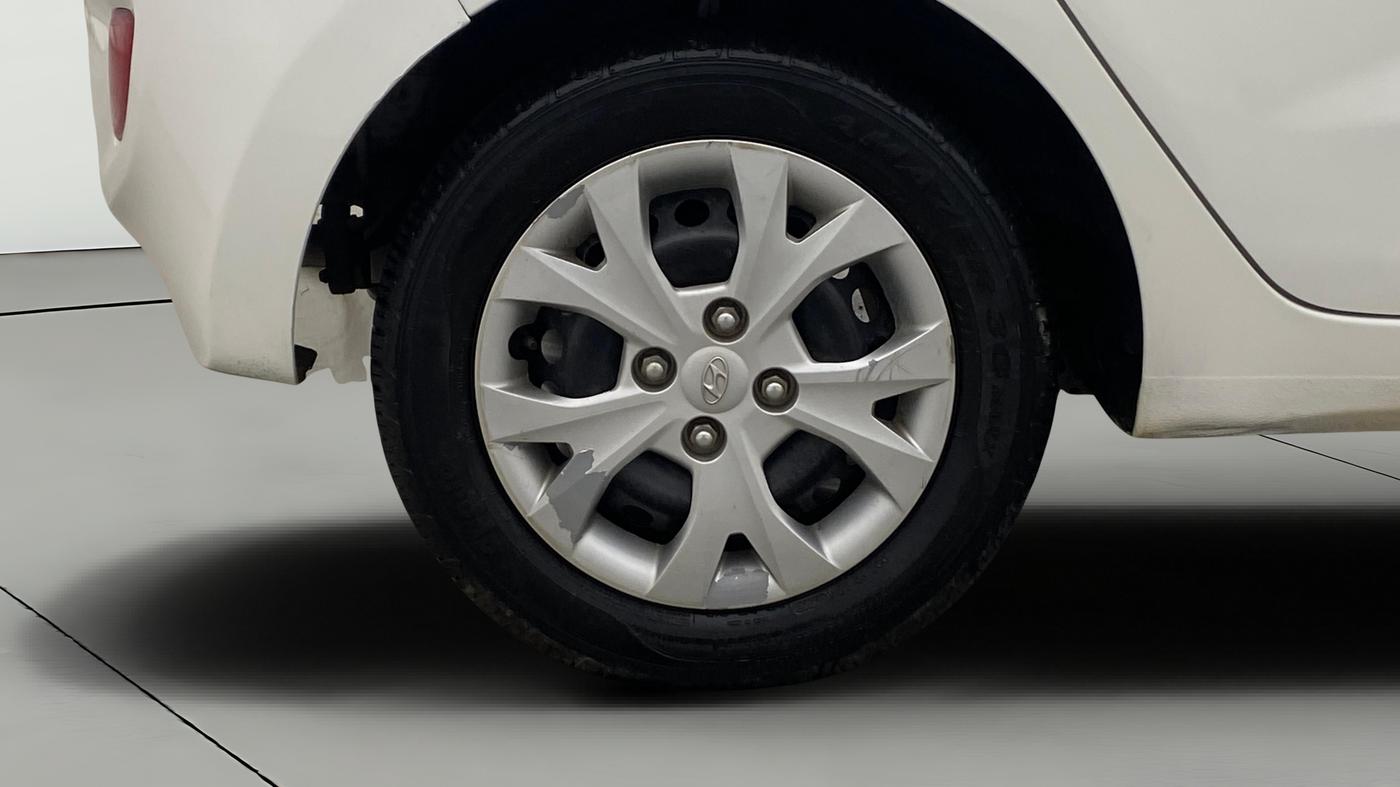 2016 Hyundai Grand i10 MAGNA AT 1.2 KAPPA VTVT, Petrol, Automatic, 40,422 km, Right Rear Wheel