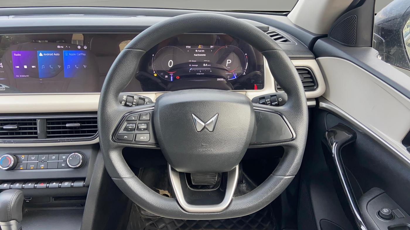 2022 Mahindra XUV700 AX 5 P AT 5 STR, Petrol, Automatic, 20,014 km, Steering Wheel Close Up
