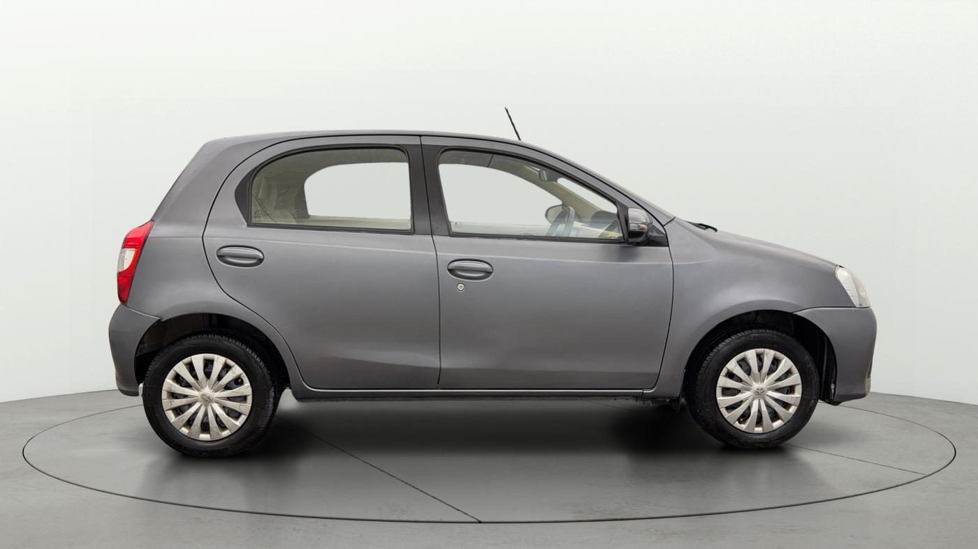 2018 Toyota Etios Liva V, Petrol, Manual, 33,406 km, Right Side View
