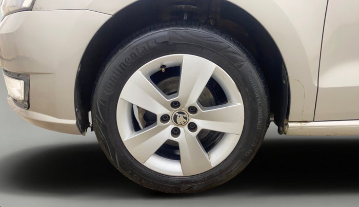 2017 Skoda Rapid AMBITION 1.6 MPI AT, Petrol, Automatic, 73,569 km, Left Front Wheel