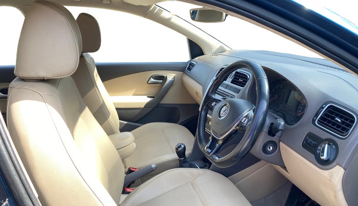 2016 Volkswagen Vento HIGHLINE 1.6 MPI, Petrol, Manual, 69,482 km, Right Side Front Door Cabin