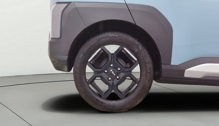 2025 KIA SYROS  HTX 1.0 Turbo 6MT, Petrol, Manual, 8,660 km, Right Rear Wheel