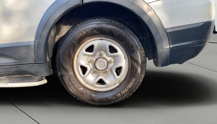 2017 Tata Hexa XE 4X2 7 STR, Diesel, Manual, 1,60,365 km, Left Rear Wheel