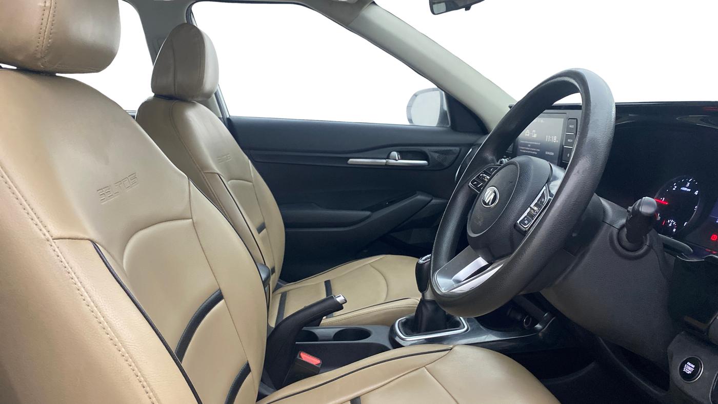 2021 KIA SELTOS HTK PLUS 1.5 DIESEL, Diesel, Manual, 1,20,410 km, Right Side Front Door Cabin