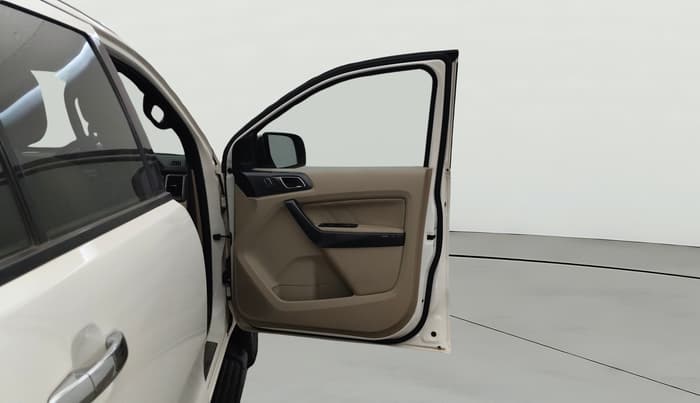 2017 Ford Endeavour TITANIUM 3.2 4X4 AT, Diesel, Automatic, 86,194 km, RHS Front Door