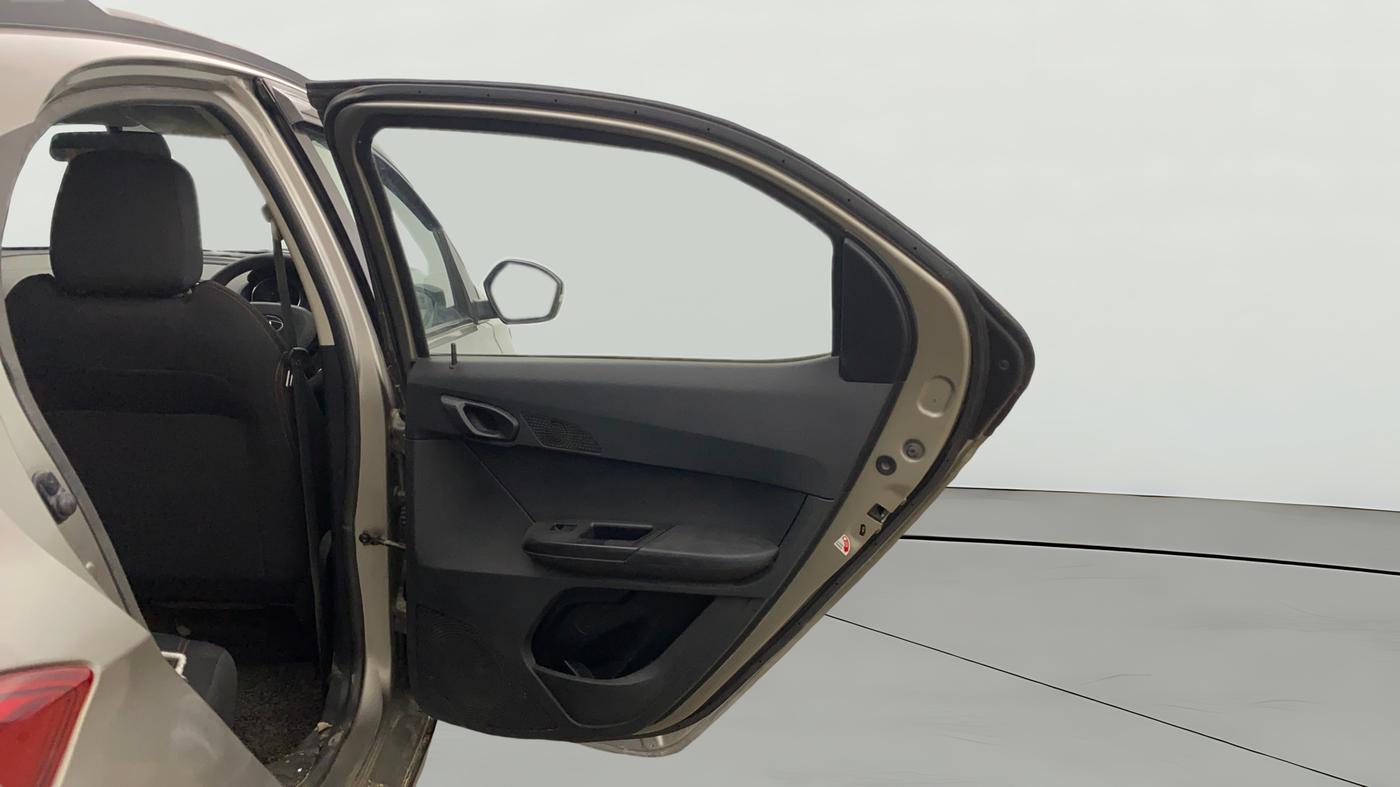 2019 Tata TIAGO NRG PETROL, CNG, Manual, 1,03,690 km, RHS Rear Door