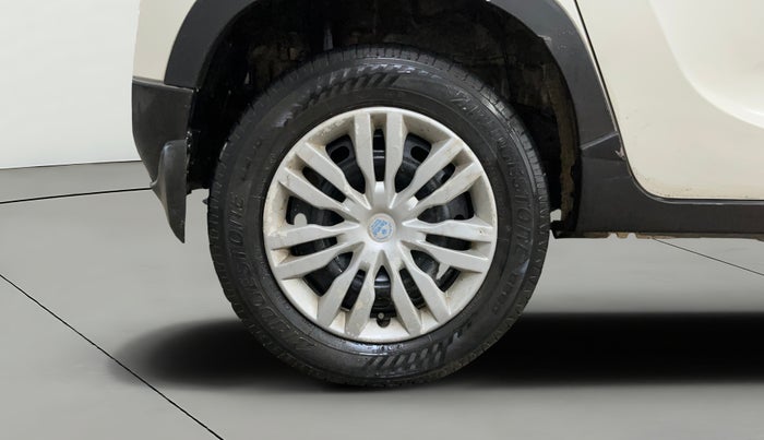 2016 Mahindra Kuv100 K4 6 STR, CNG, Manual, 49,693 km, Right Rear Wheel