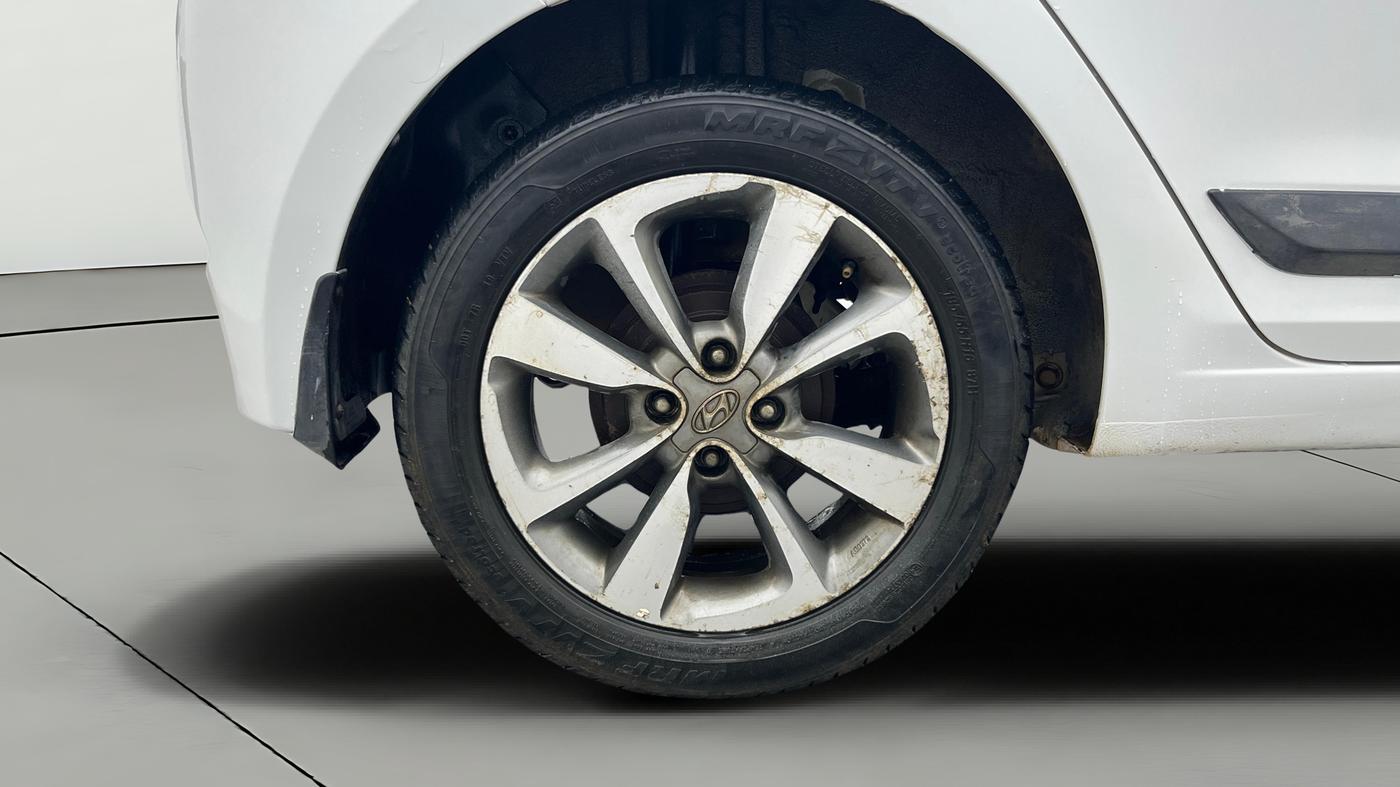 2015 Hyundai Elite i20 ASTA 1.2, Petrol, Manual, 1,03,321 km, Right Rear Wheel