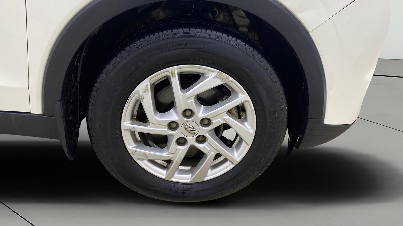 2022 Mahindra XUV300 W8 1.2 PETROL, Petrol, Manual, 62,411 km, Right Front Wheel