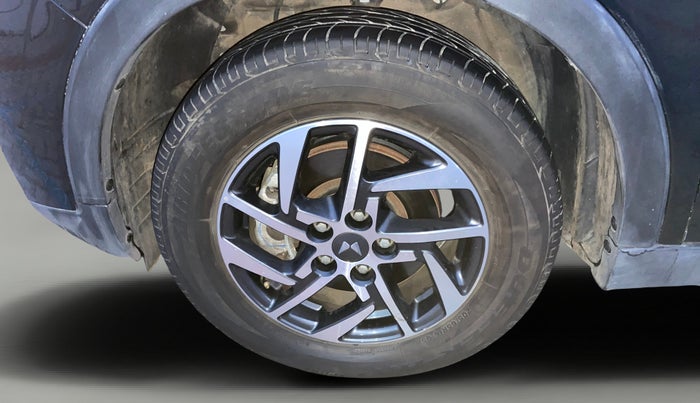 2024 Mahindra XUV300 W8 (O) 1.2 PETROL, Petrol, Manual, 31,207 km, Left Front Wheel