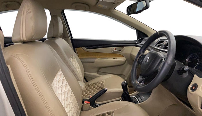 2016 Maruti Ciaz ZXI, Petrol, Manual, 95,555 km, Right Side Front Door Cabin