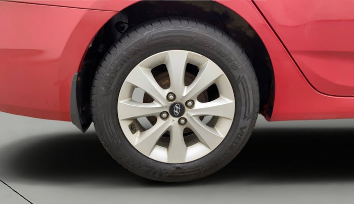 2015 Hyundai Verna FLUIDIC 4S 1.6 VTVT S, Petrol, Manual, 38,304 km, Right Rear Wheel