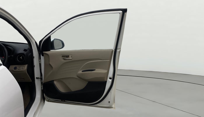 2018 Hyundai NEW SANTRO SPORTZ CNG, CNG, Manual, 94,346 km, RHS Front Door