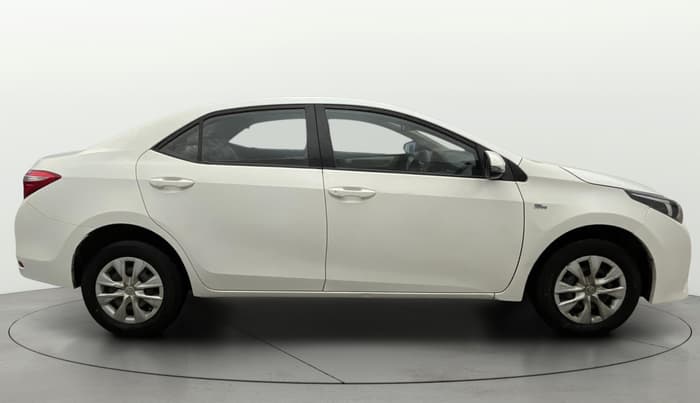 2014 Toyota Corolla Altis J PETROL, Petrol, Manual, 1,04,461 km, Right Side View