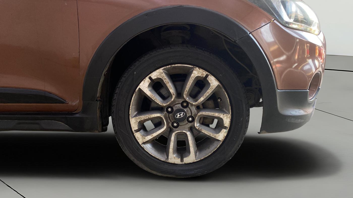 2015 Hyundai i20 Active 1.4 SX, Diesel, Manual, 1,28,412 km, Right Front Wheel
