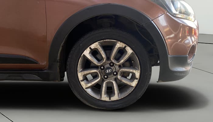2015 Hyundai i20 Active 1.4 SX, Diesel, Manual, 1,28,412 km, Right Front Wheel