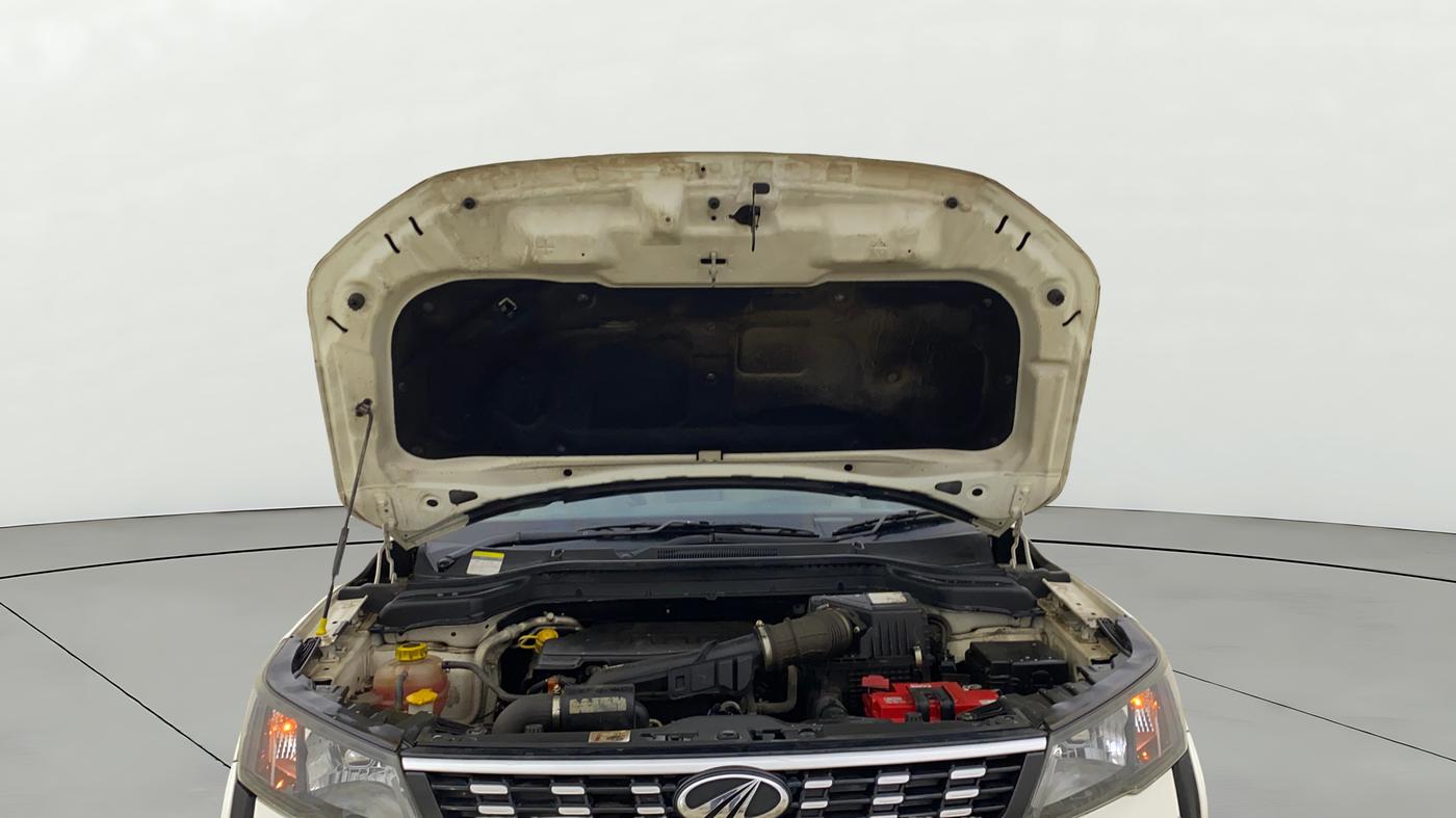 2020 Mahindra XUV300 W6 1.2 PETROL, Petrol, Manual, 99,774 km, Open Bonet