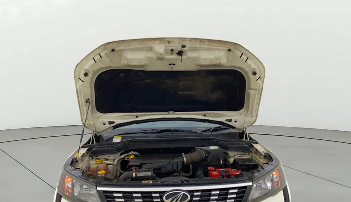 2020 Mahindra XUV300 W6 1.2 PETROL, Petrol, Manual, 99,728 km, Open Bonet