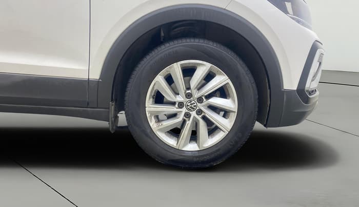 2023 Volkswagen TAIGUN HIGHLINE 1.0 TSI MT, Petrol, Manual, 27,931 km, Right Front Wheel
