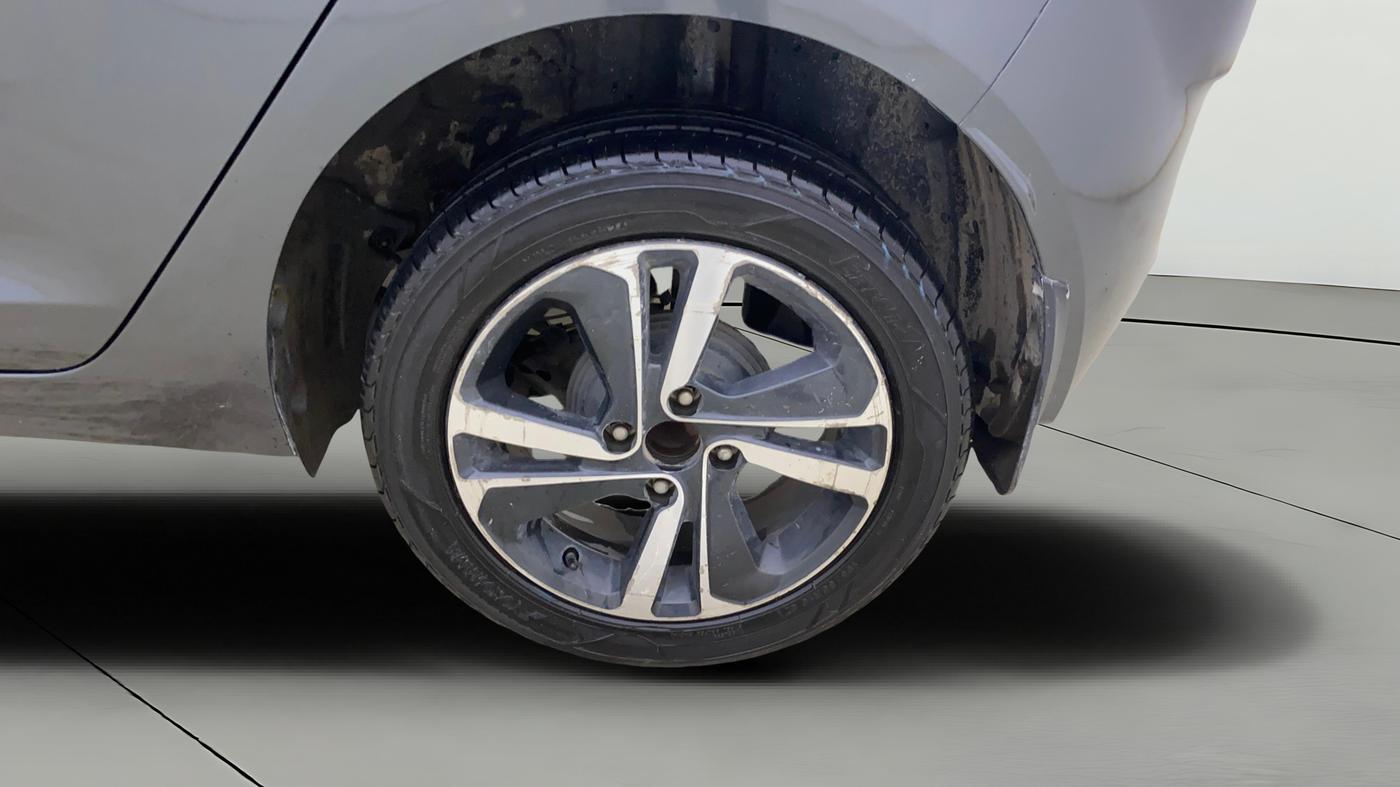 2020 Tata ALTROZ XZ PETROL, Petrol, Manual, 88,724 km, Left Rear Wheel