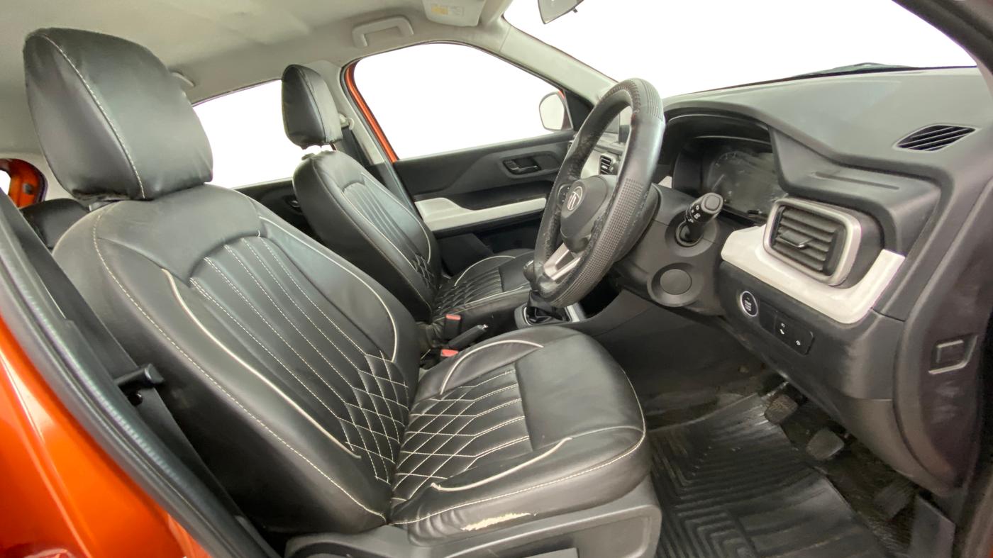2022 Tata PUNCH ACCOMPLISHED MT, Petrol, Manual, 66,097 km, Right Side Front Door Cabin