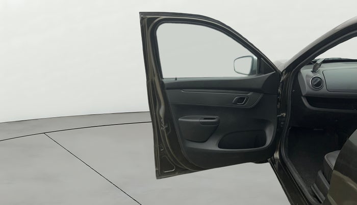 2017 Renault Kwid RXT 1.0 AMT (O), Petrol, Automatic, 50,004 km, LHS Front Door