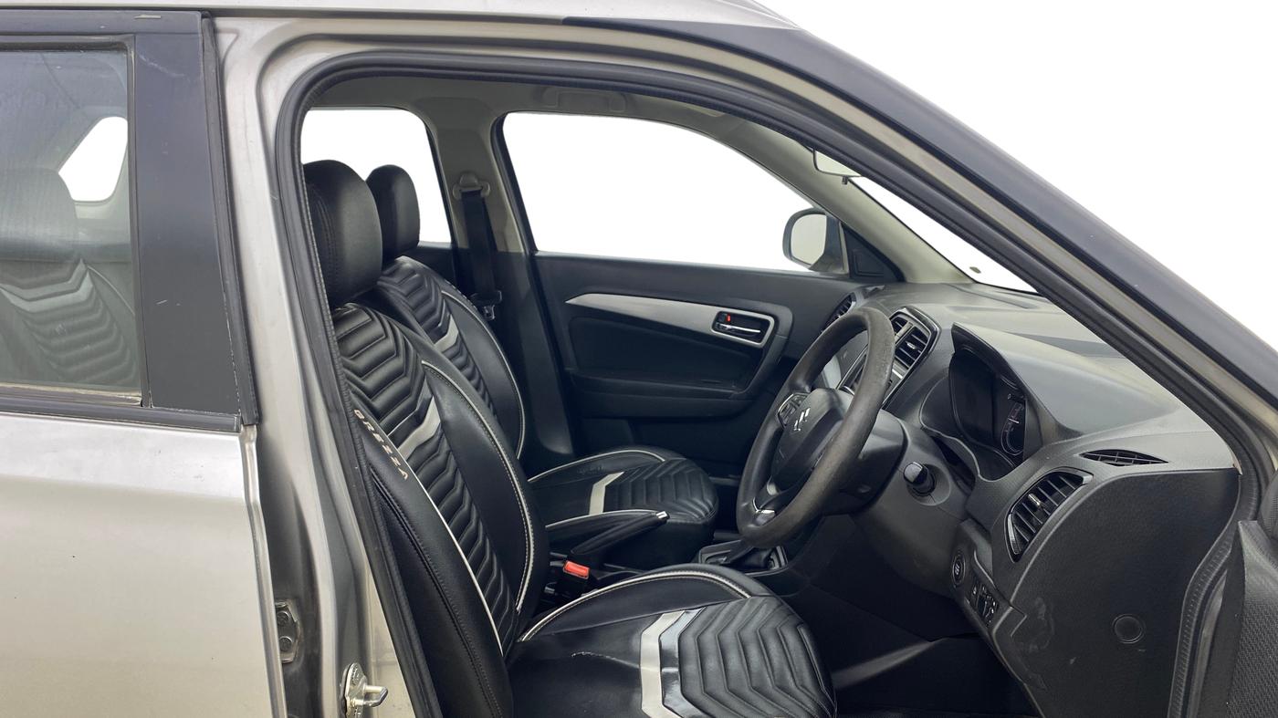 2020 Maruti Vitara Brezza ZXI AT SHVS, Petrol, Automatic, 99,527 km, Right Side Front Door Cabin