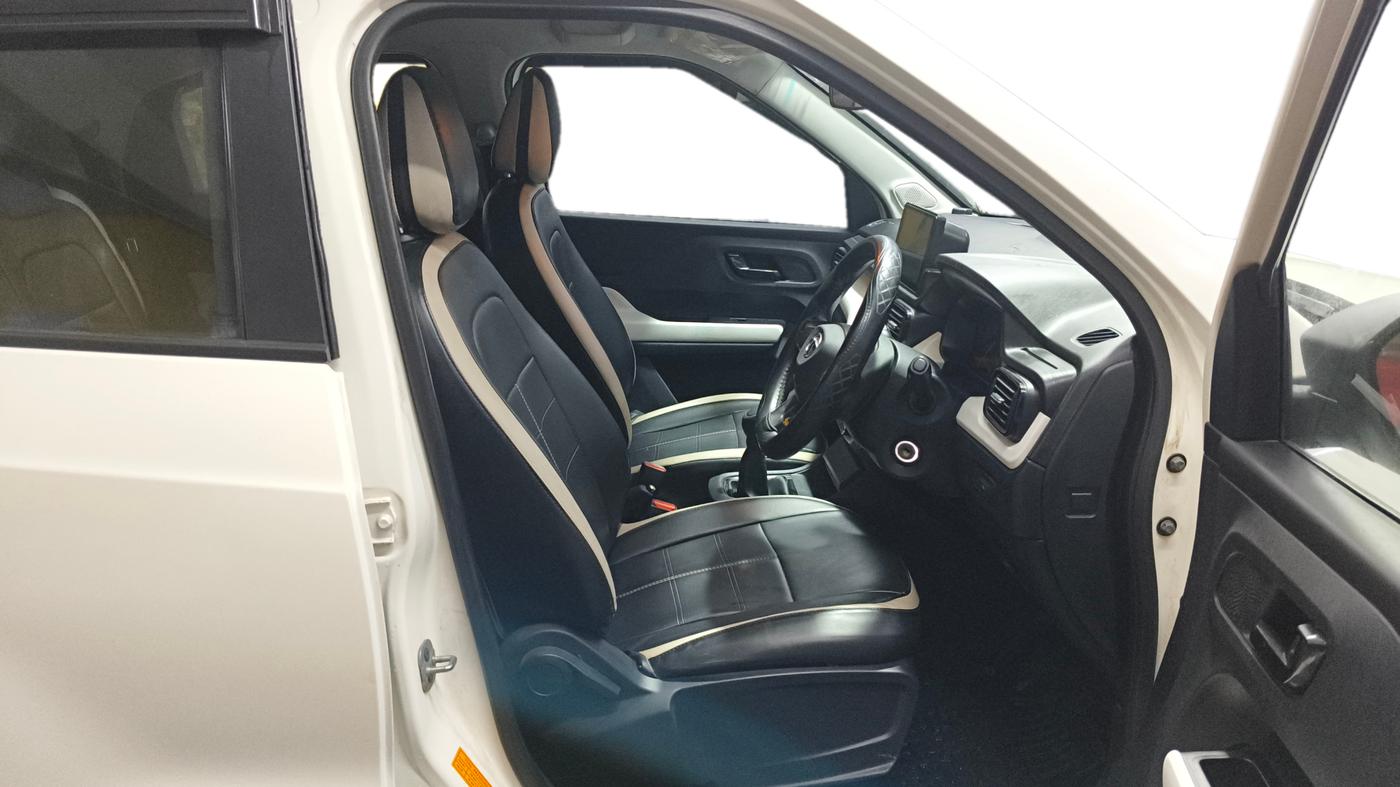 2022 Tata PUNCH PURE MT, Petrol, Manual, 30,710 km, Right Side Front Door Cabin