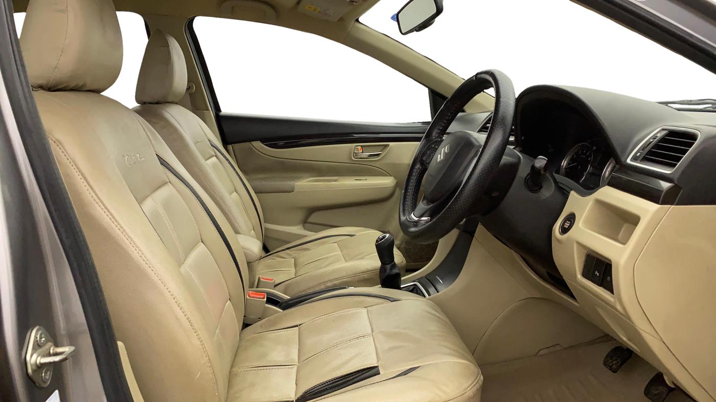 2016 Maruti Ciaz ZXI+, Petrol, Manual, 62,209 km, Right Side Front Door Cabin