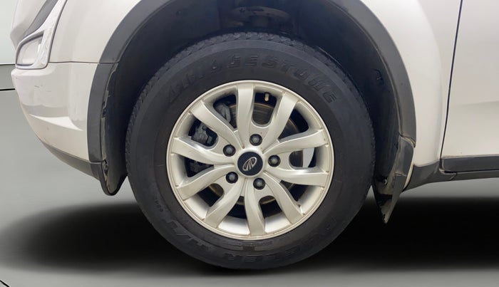 2017 Mahindra XUV500 W10 AT, Diesel, Automatic, 91,905 km, Left Front Wheel
