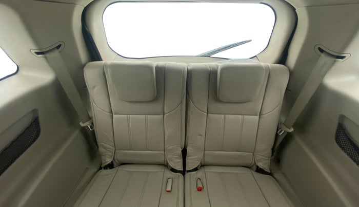 2015 Mahindra XUV500 W10 AWD, Diesel, Manual, 1,08,006 km, Third Seat Row ( optional )