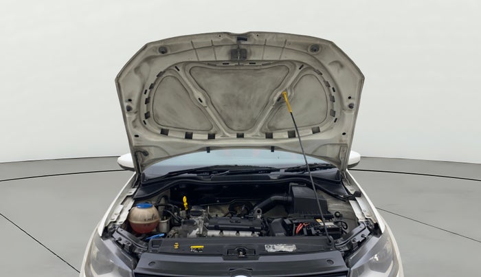 2016 Volkswagen Polo COMFORTLINE 1.2L, Petrol, Manual, 95,471 km, Open Bonet