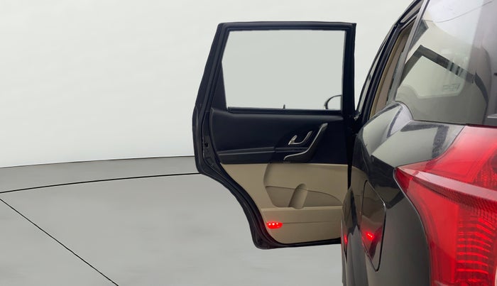 2016 Mahindra XUV500 W10 AT, Diesel, Automatic, 82,399 km, LHS Rear Door