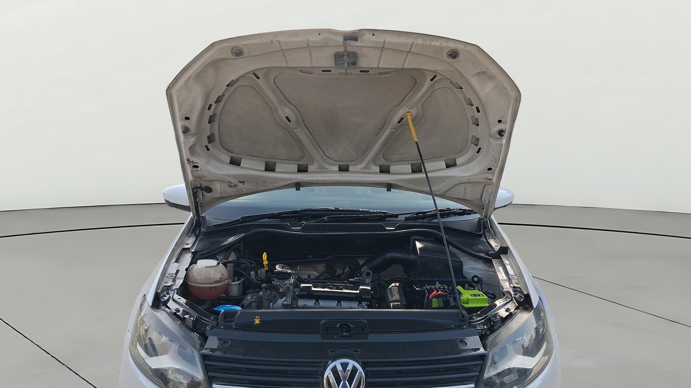 2016 Volkswagen Polo HIGHLINE1.2L, Petrol, Manual, 1,07,443 km, Open Bonet