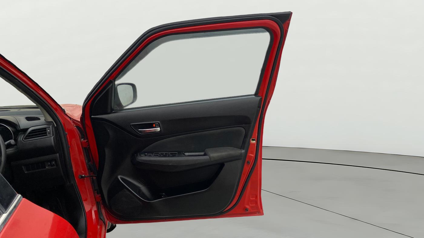 2018 Maruti Swift VDI, Diesel, Manual, 1,00,745 km, RHS Front Door